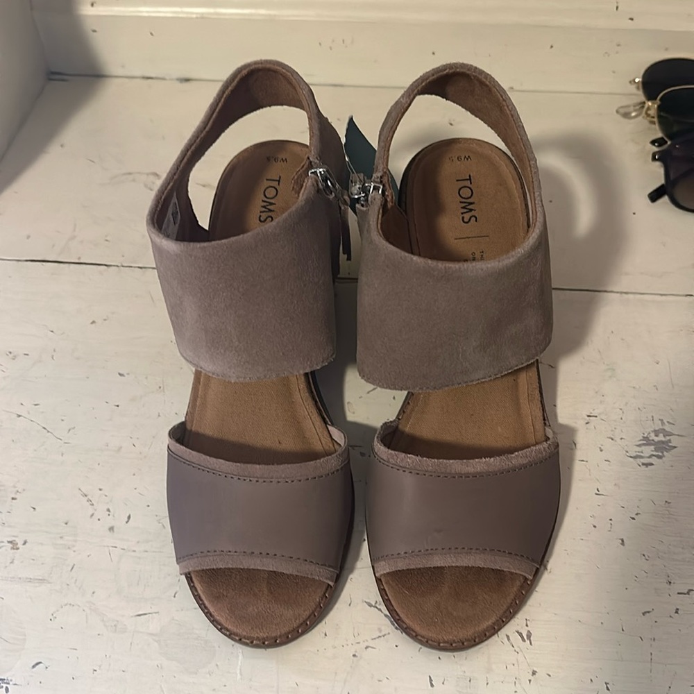 Women’s Toms Heels size 9.5